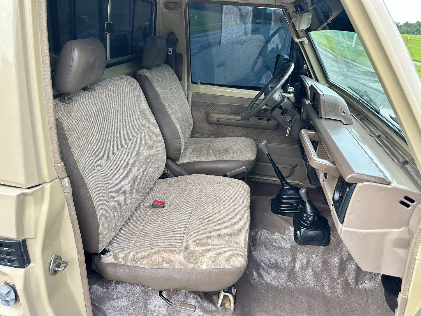 1999 TOYOTA LAND CRUISER FZJ75 PICKUP 4WD - GCC SPEC - LEFT HAND DRIVE - 5 SPEED MANUAL — LOT#857