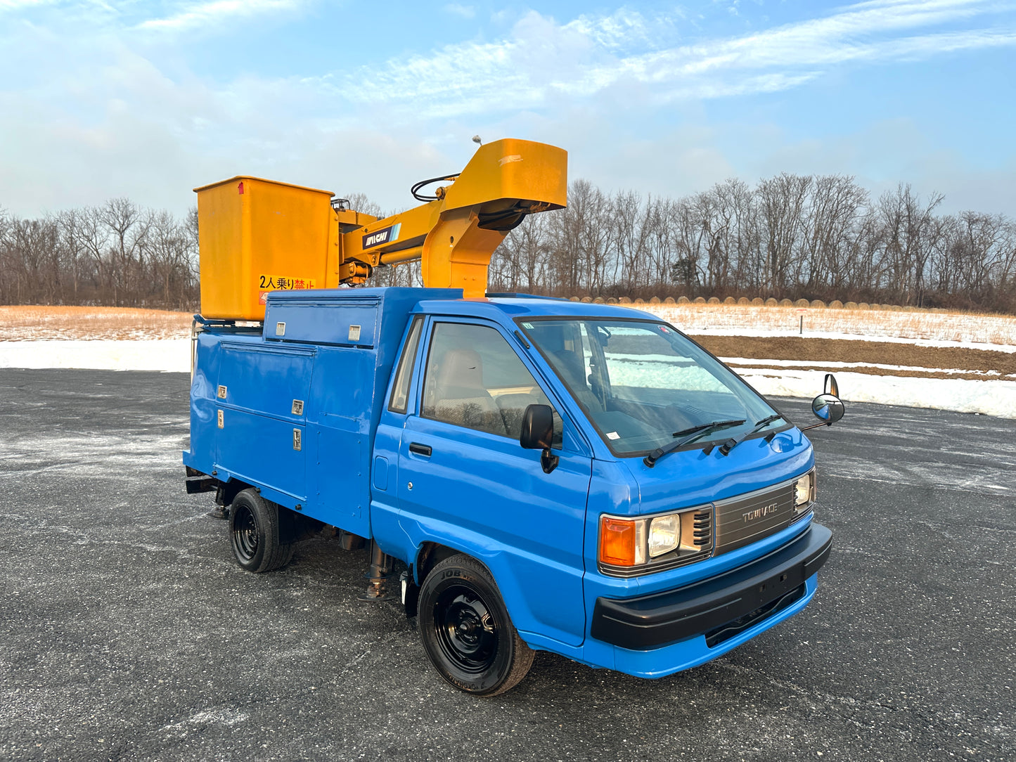 1991 TOYOTA TOWNACE AICHI BUCKET TRUCK - DIESEL — LOT#784
