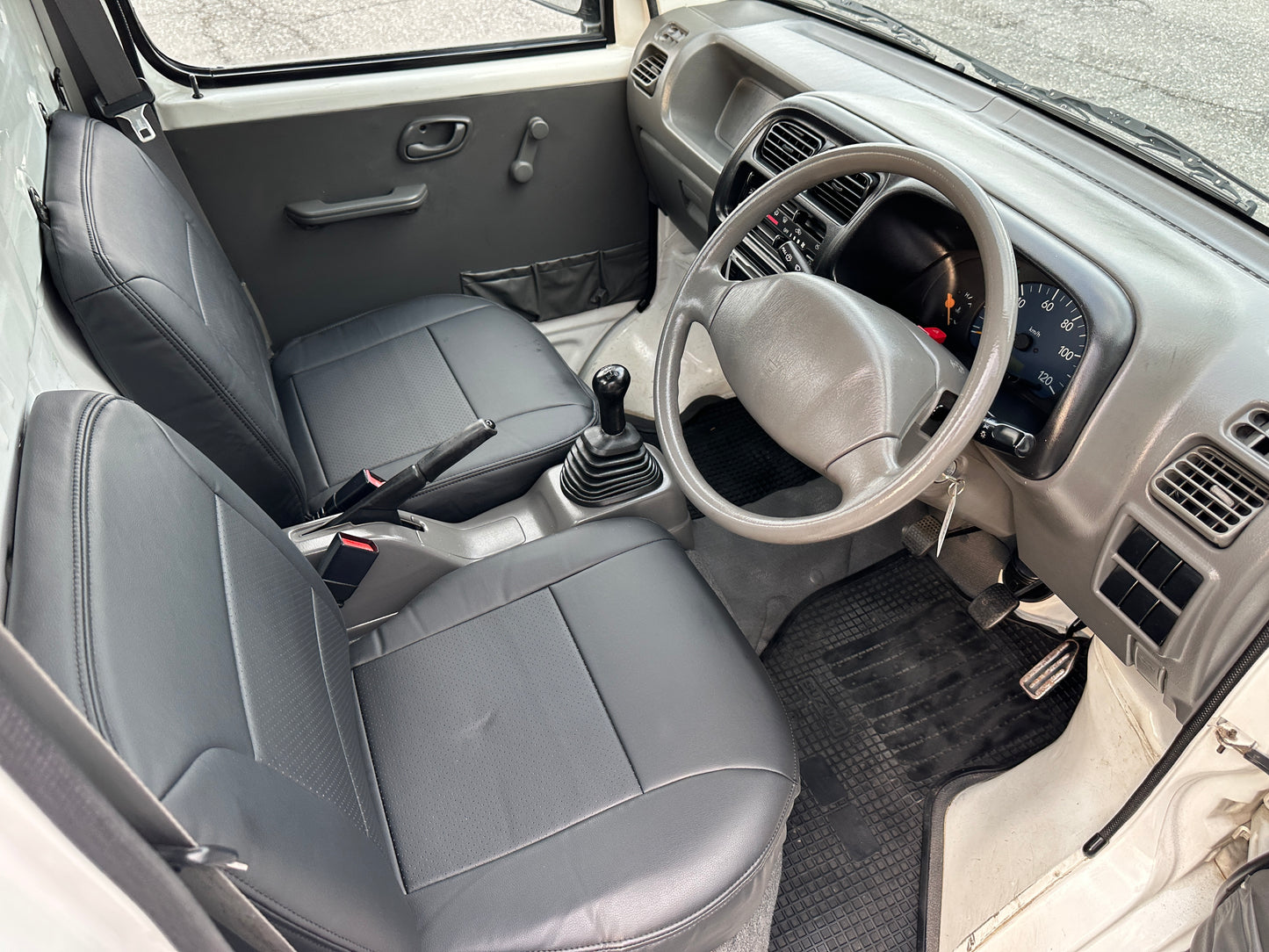 2001 SUZUKI CARRY -FUEL INJECTED- A/C — LOT#870