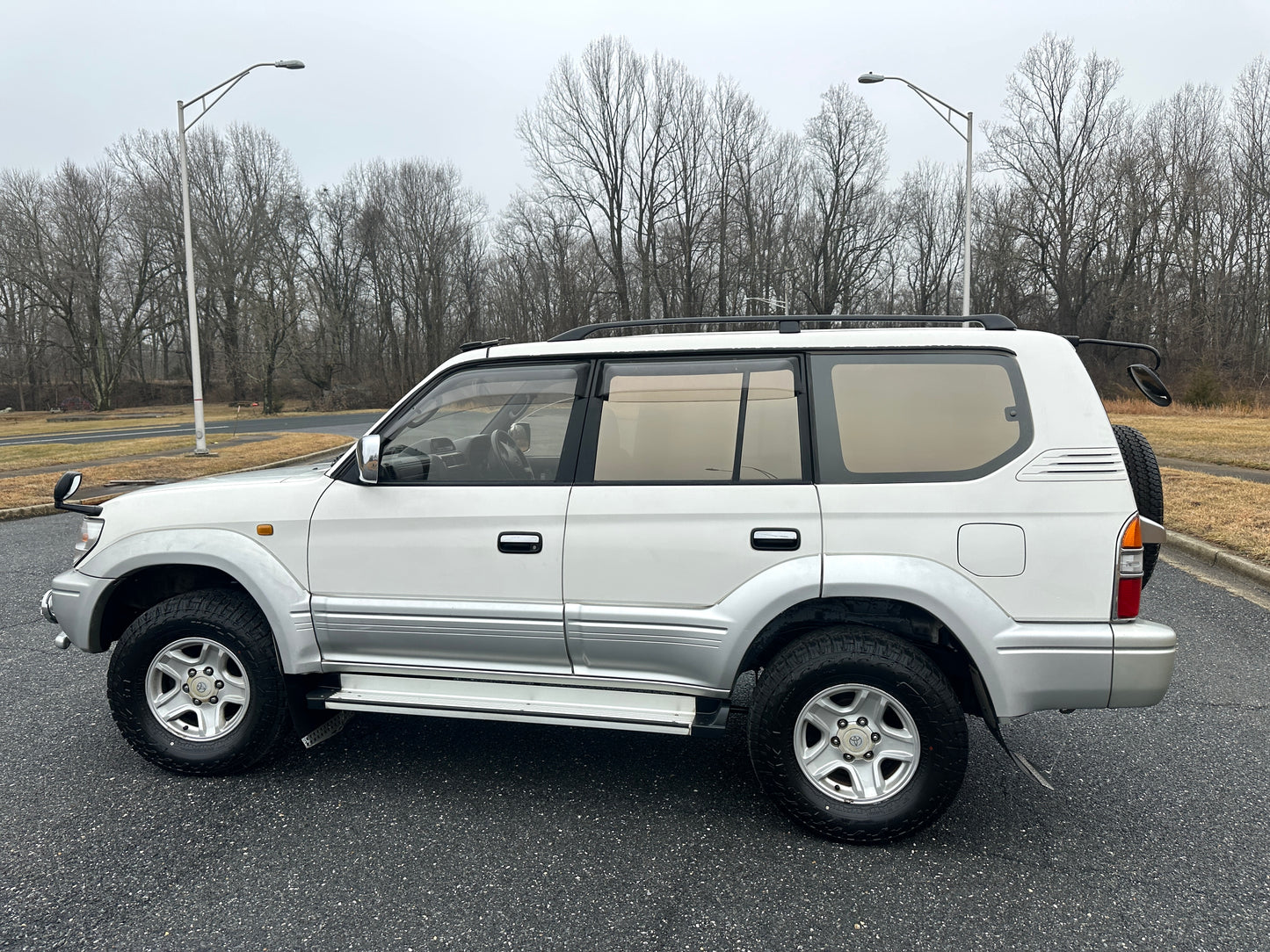 1999 Toyota Land Cruiser Prado TX Limited 4WD - 4 Cylinder Gasoline — LOT#686