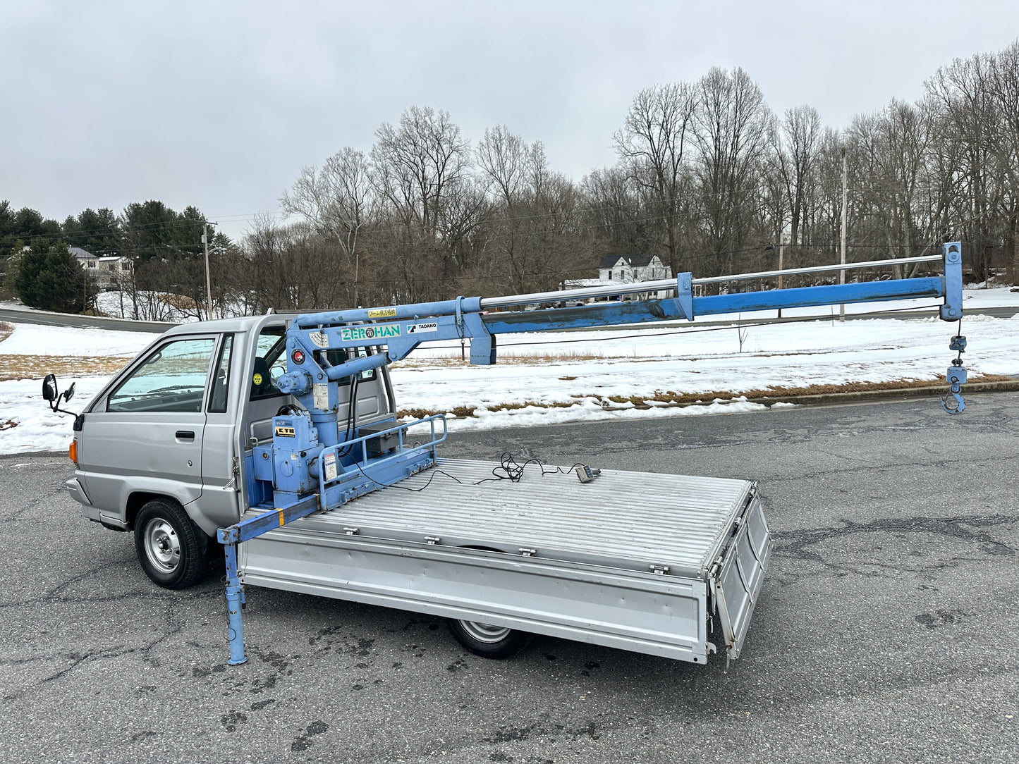 1996 TOYOTA TOWNACE CRANE TRUCK - DIESEL - A/C - 14k Miles — LOT#726