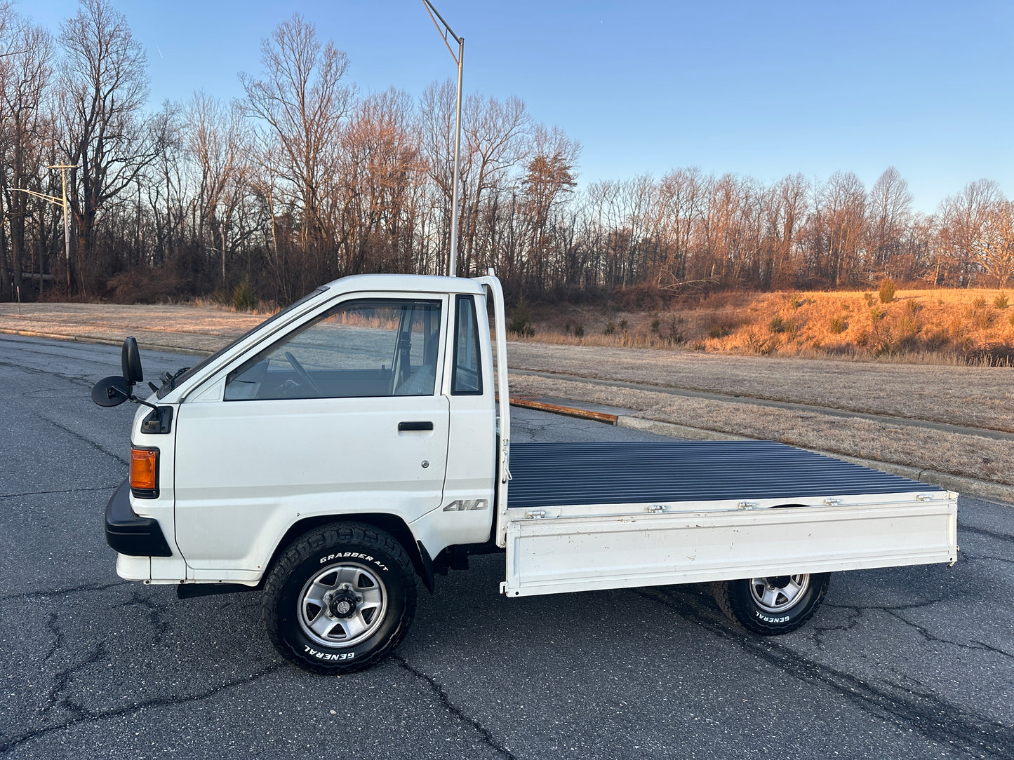 1996 TOYOTA LITEACE YM65 - 4WD - 10,931 Miles - LONG BED VERSION - AIR CONDITIONING — LOT#729