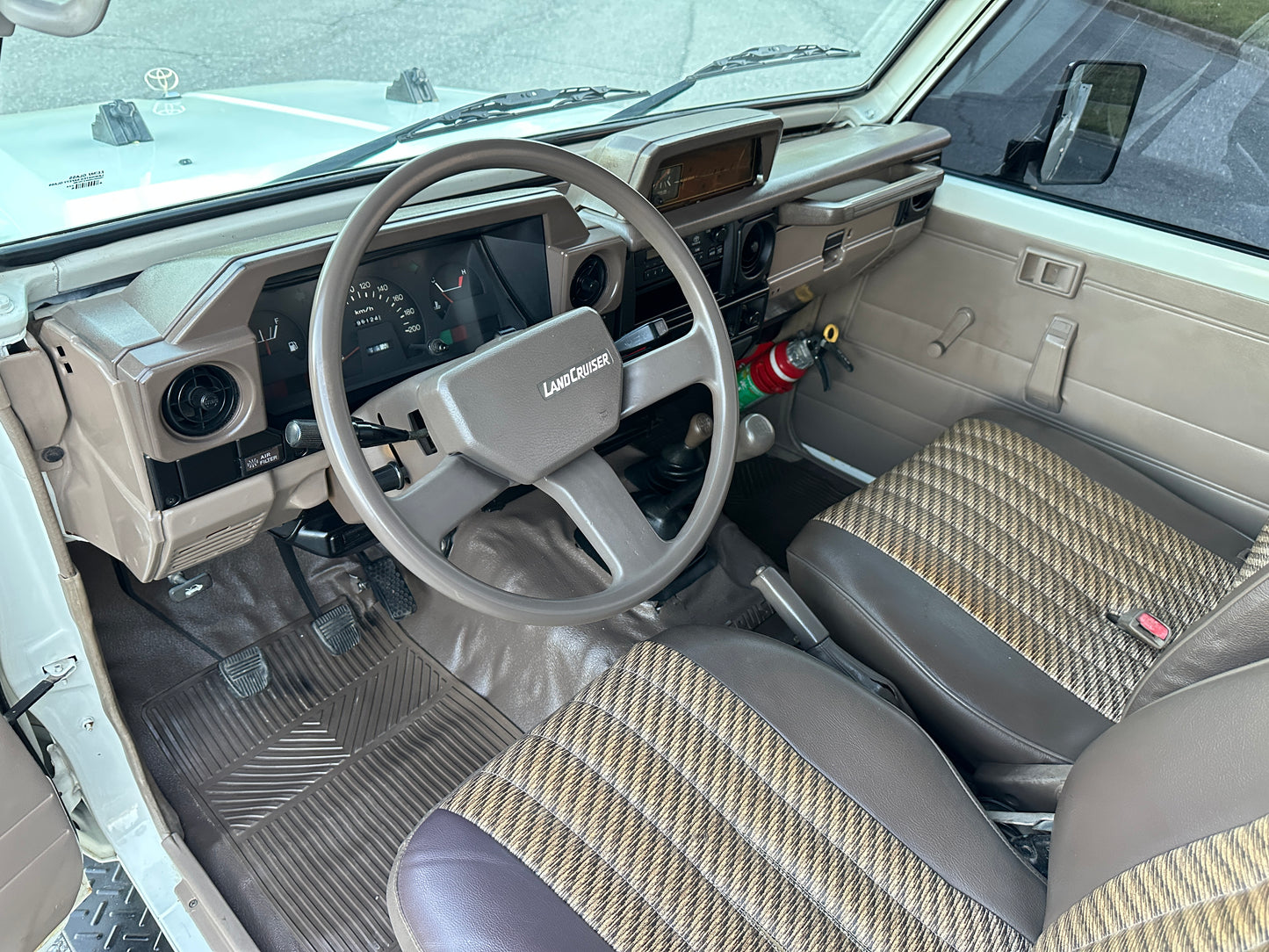 1999 TOYOTA LAND CRUISER FZJ75 PICKUP 4WD - GCC SPEC - LEFT HAND DRIVE - 5 SPEED MANUAL — LOT#854