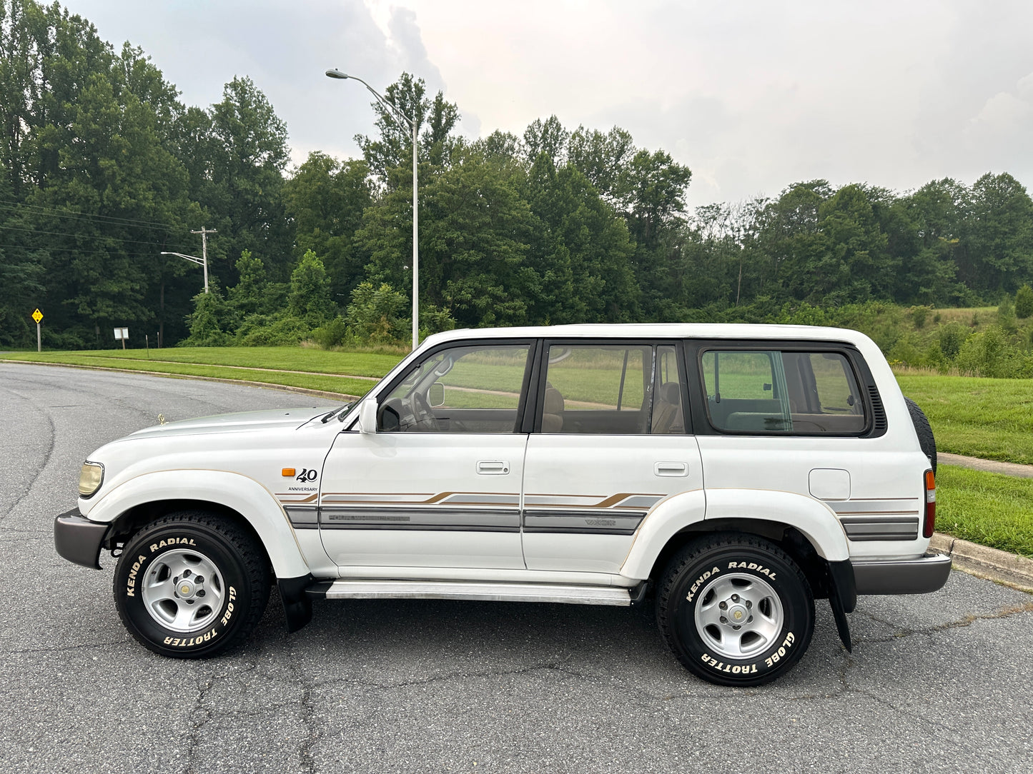 1997 TOYOTA LAND CRUISER FZJ80 VX-R 4WD - GCC SPEC - LEFT HAND DRIVE - 5 SPEED MANUAL - TRIPLE LOCKED - 56,203 Miles — LOT#859