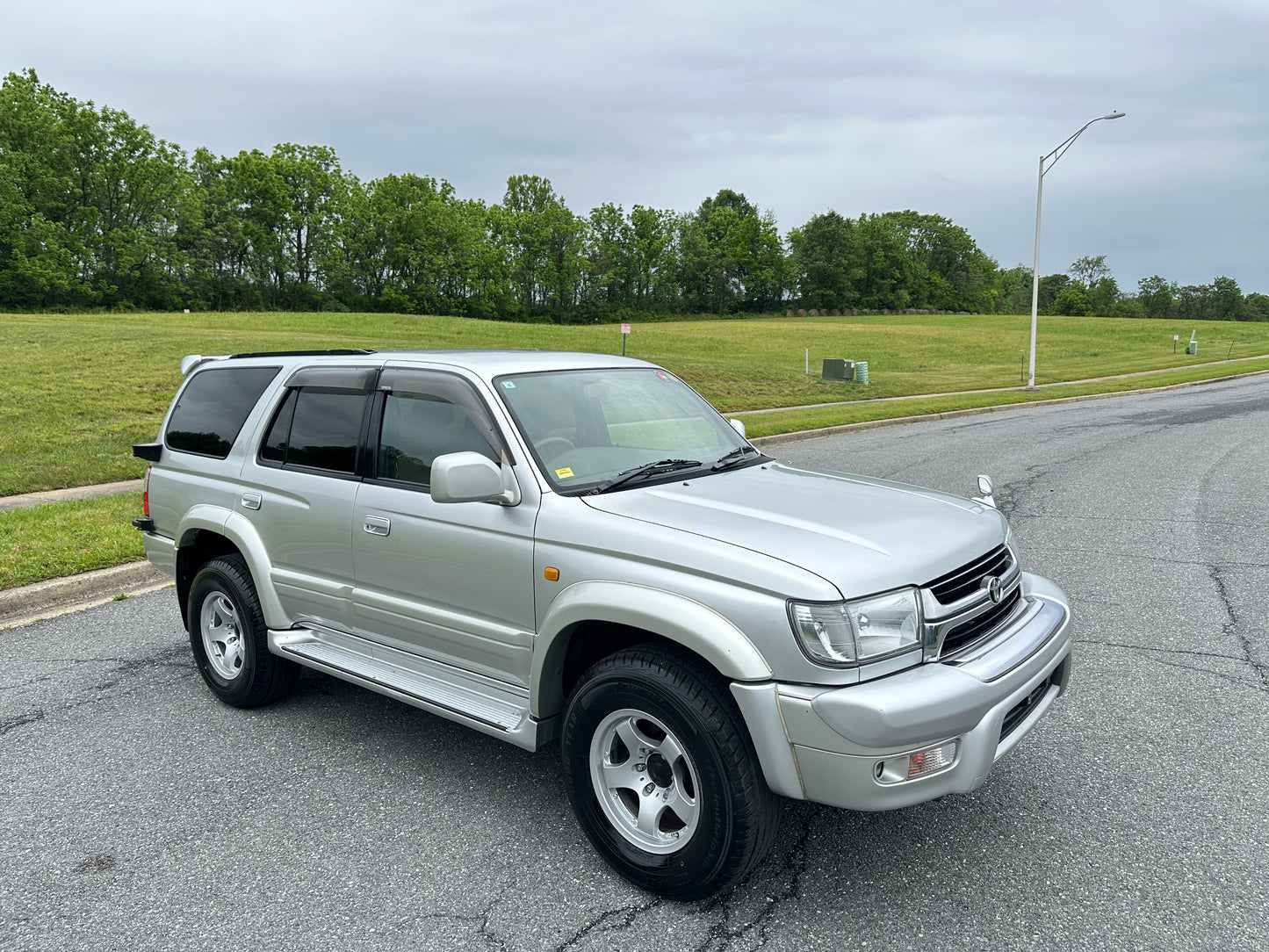 2001 TOYOTA HILUX SURF SSR-X 4WD - 4 Cylinder Gasoline — LOT#905