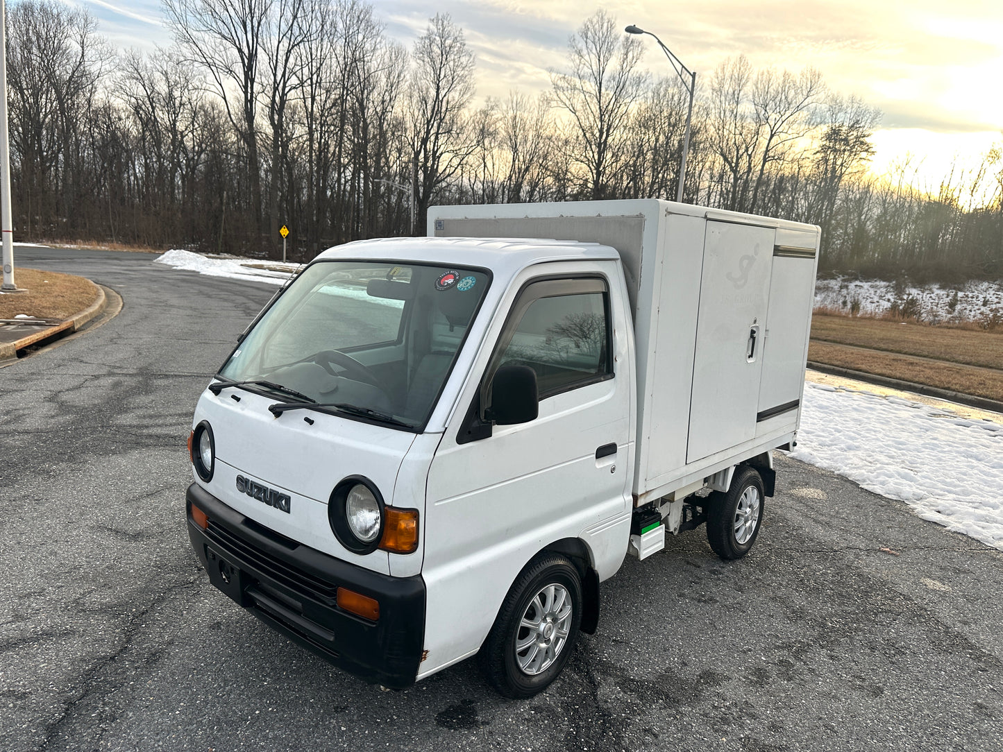 1996 SUZUKI CARRY FREEZER TRUCK - 25k MILES - A/C — LOT#780
