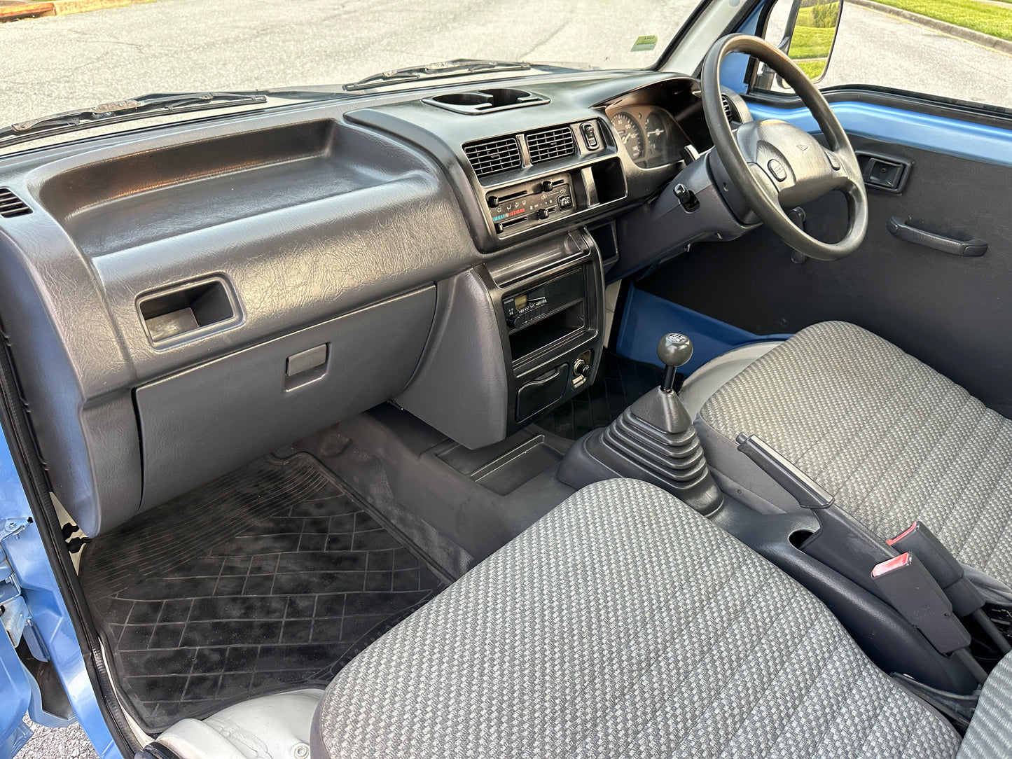 1999 DAIHATSU HIJET GD-S210P 4WD - FUEL INJECTED - 5 SPEED - A/C - CUSTOM PAINTJOB — LOT#890