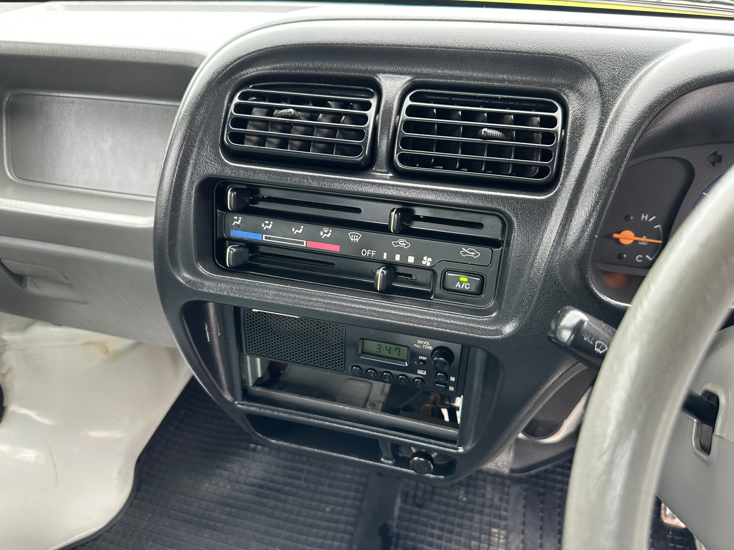 1999 SUZUKI CARRY -4WD -FUEL INJECTED -2 SPEED TRANSFER-CASE -AIR CONDITIONING — LOT#651