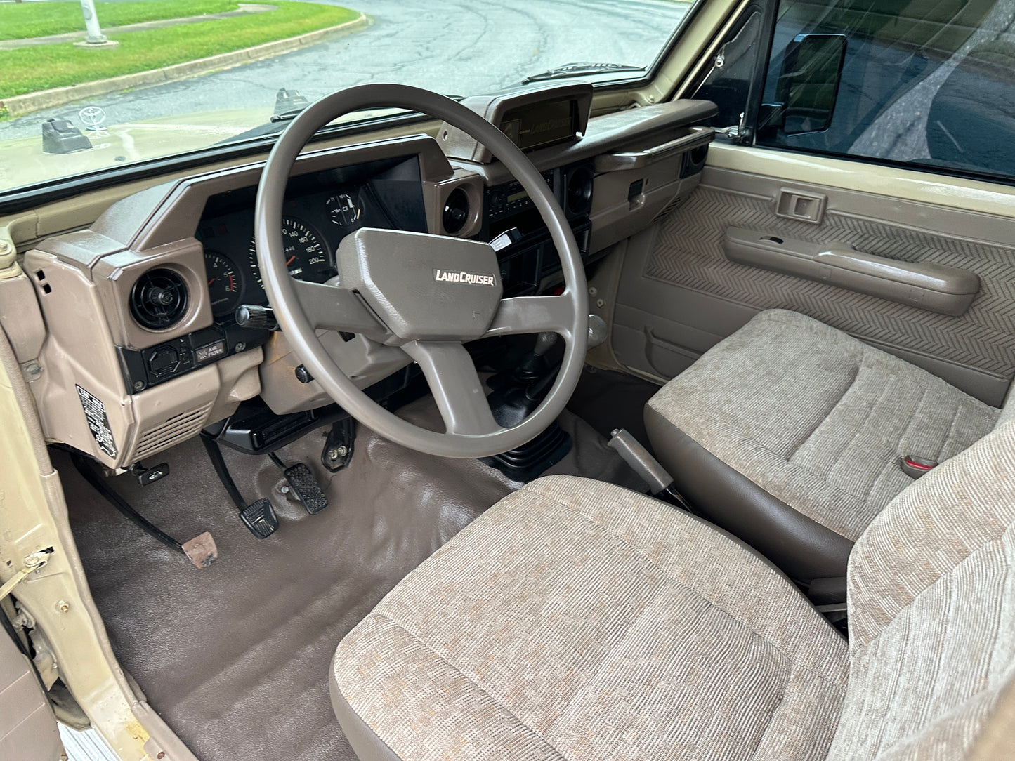 1999 TOYOTA LAND CRUISER FZJ75 PICKUP 4WD - GCC SPEC - LEFT HAND DRIVE - 5 SPEED MANUAL — LOT#857