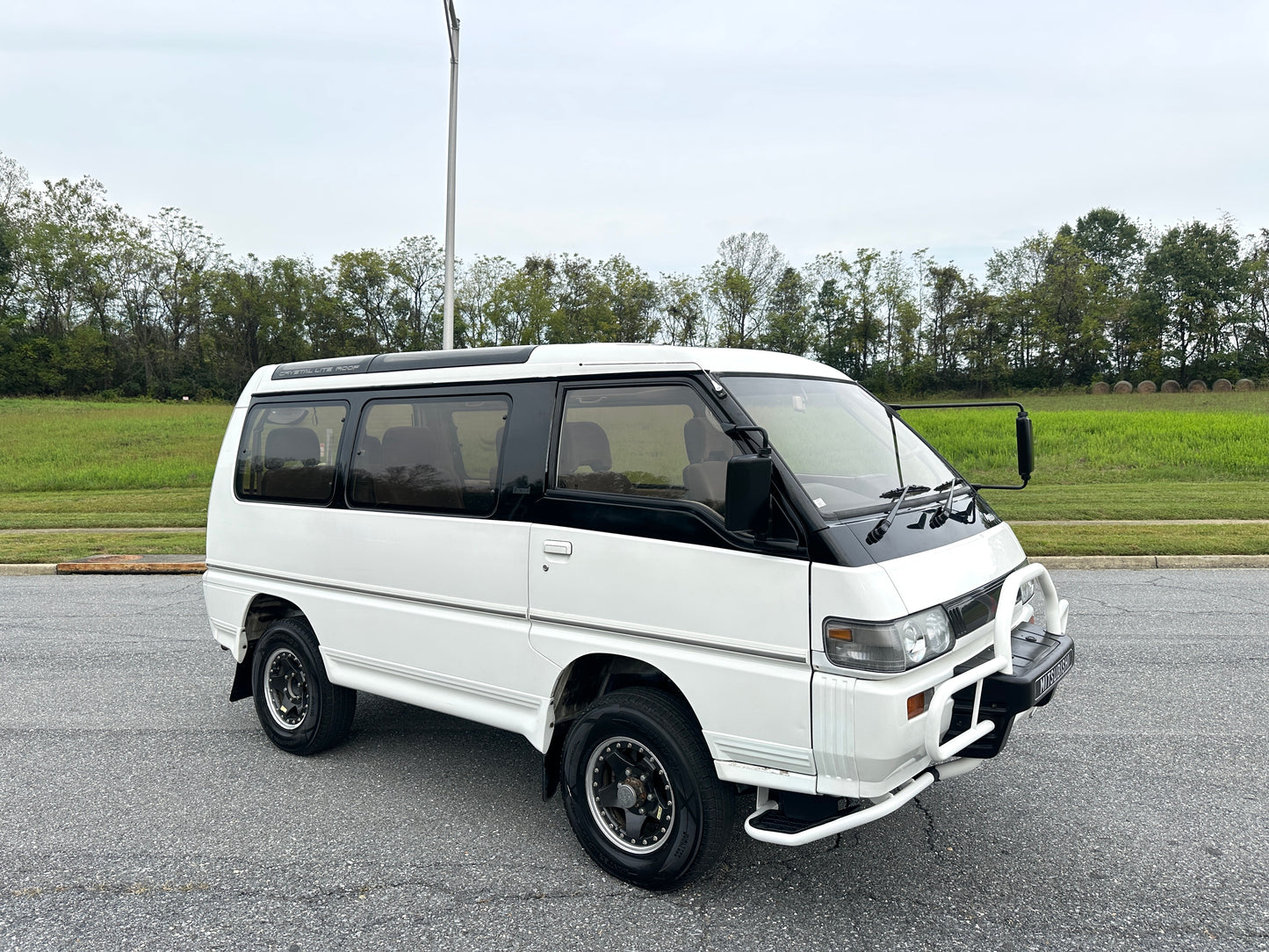 1991 MITSUBISHI DELICA STAR WAGON 4WD SUPER EXCEED - TURBO DIESEL - 60k Miles — LOT#654