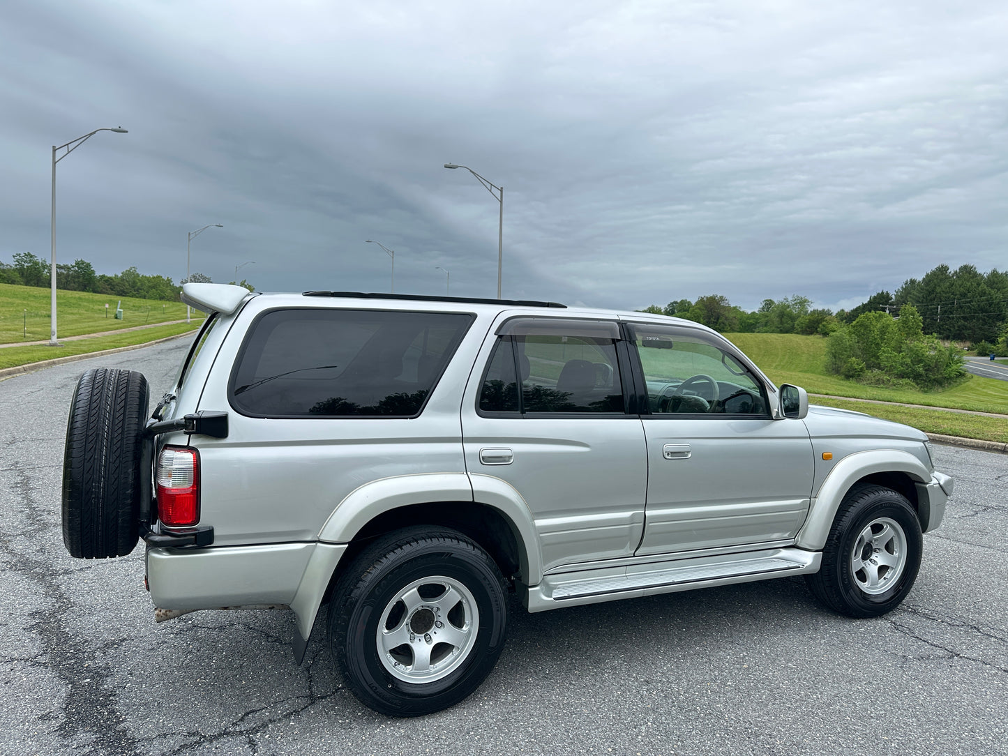 2001 TOYOTA HILUX SURF SSR-X 4WD - 4 Cylinder Gasoline — LOT#905