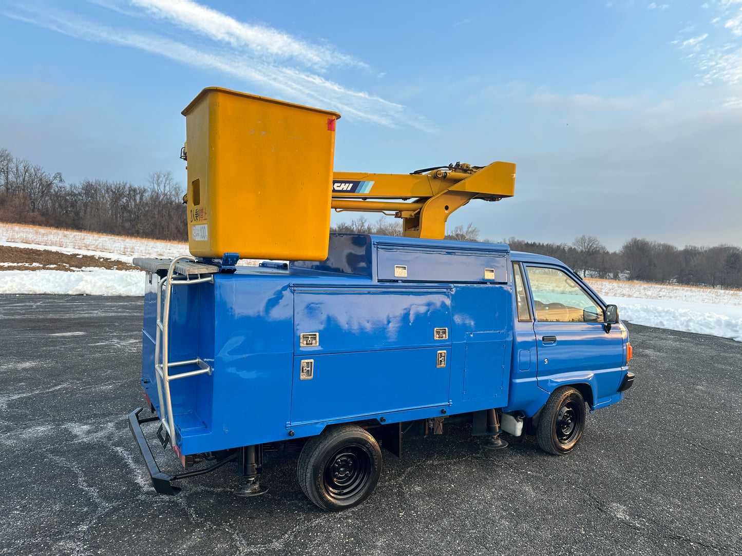 1991 TOYOTA TOWNACE AICHI BUCKET TRUCK - DIESEL — LOT#784