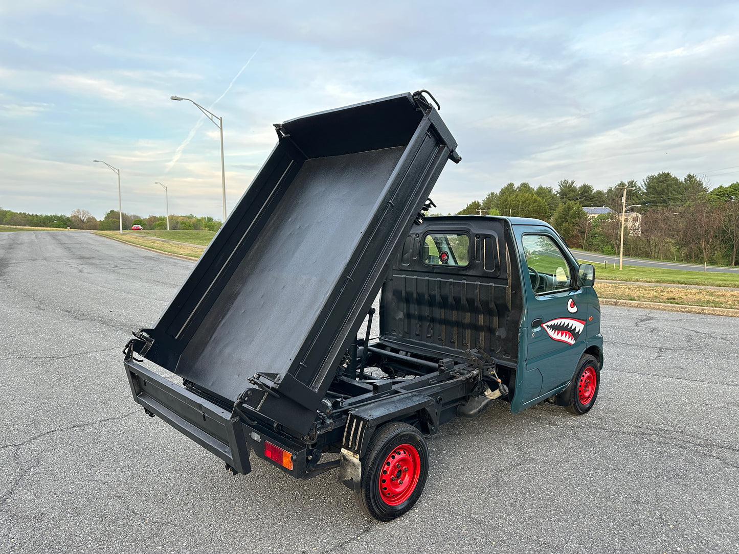 2000 SUZUKI CARRY 3-WAY DUMP TRUCK - 4WD - FUEL INJECTED- A/C - CUSTOM PAINTED — LOT#774