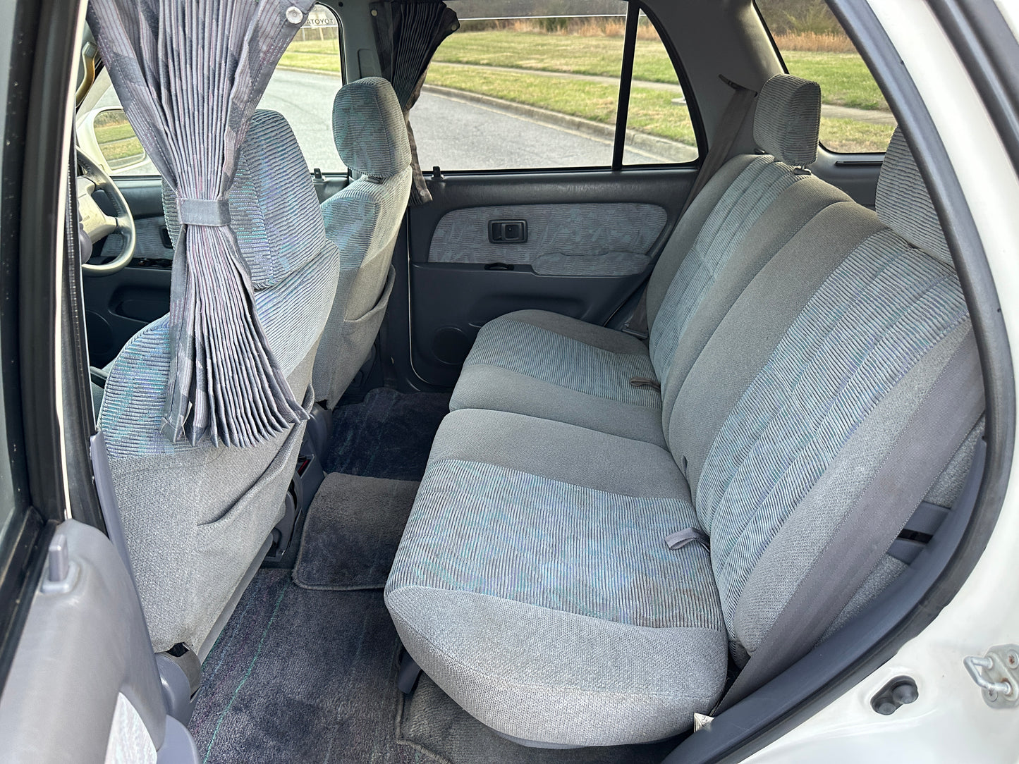 1998 TOYOTA HILUX SURF SSR-G 4x4 - “V6” Gasoline — LOT#851