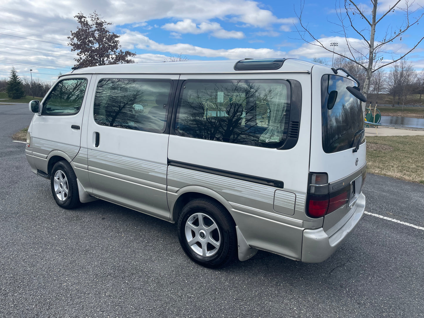 1997 TOYOTA HIACE SUPER CUSTOM LIVING SALOON EX KZH100