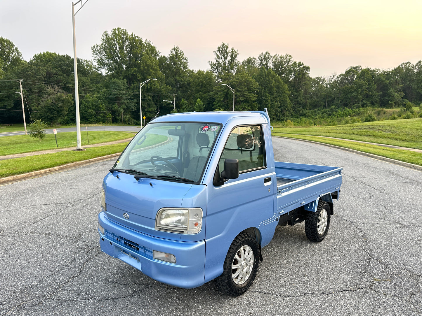 1999 DAIHATSU HIJET GD-S210P 4WD - FUEL INJECTED - 5 SPEED - A/C - CUSTOM PAINTJOB — LOT#890