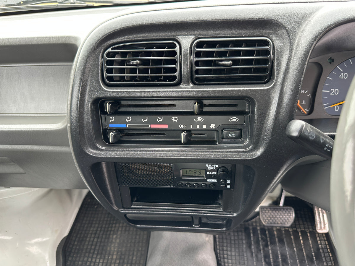 2000 SUZUKI CARRY 4WD - AUTOMATIC TRANSMISSION - AIR CONDITIONING - CUSTOM PAINTED— LOT#975