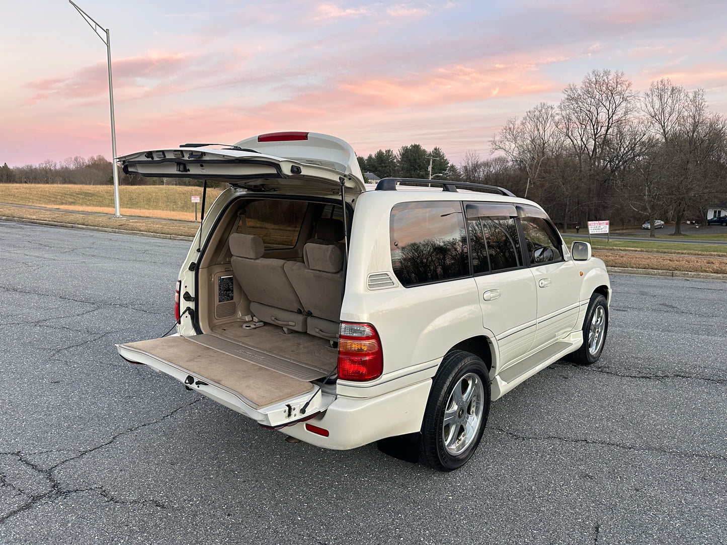 2000 TOYOTA LAND CRUISER VX LIMITED 4WD - “V8” GASOLINE - 82,661 MILES — LOT#724