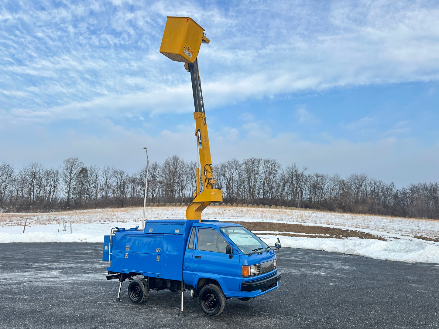 1991 TOYOTA TOWNACE AICHI BUCKET TRUCK - DIESEL — LOT#784