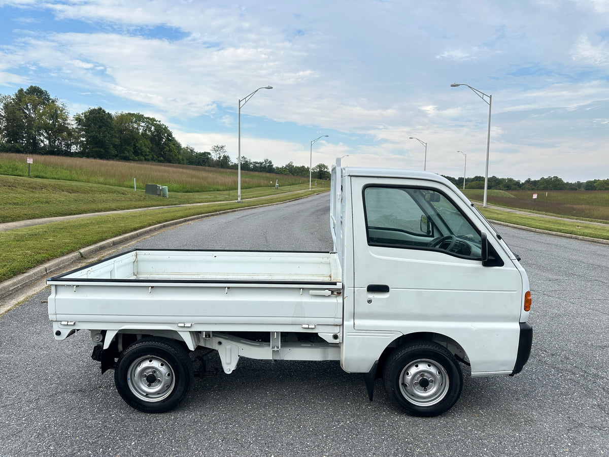 1998 SUZUKI CARRY 4WD - 5 SPEED - 38k MILES — LOT#809