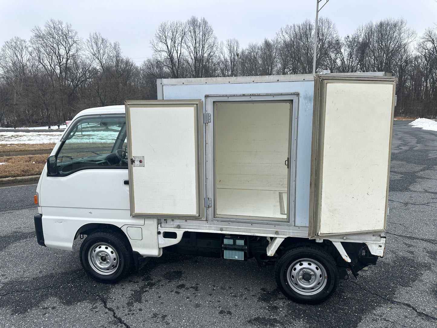 1999 SUBARU SAMBAR FREEZER TRUCK 4WD - 5 SPEED - A/C — LOT#782