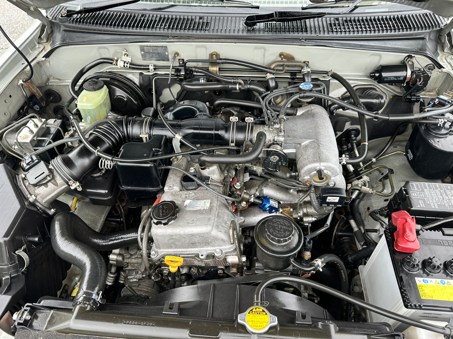 2001 TOYOTA HILUX SURF SSR-X 4WD - 4 Cylinder Gasoline — LOT#905