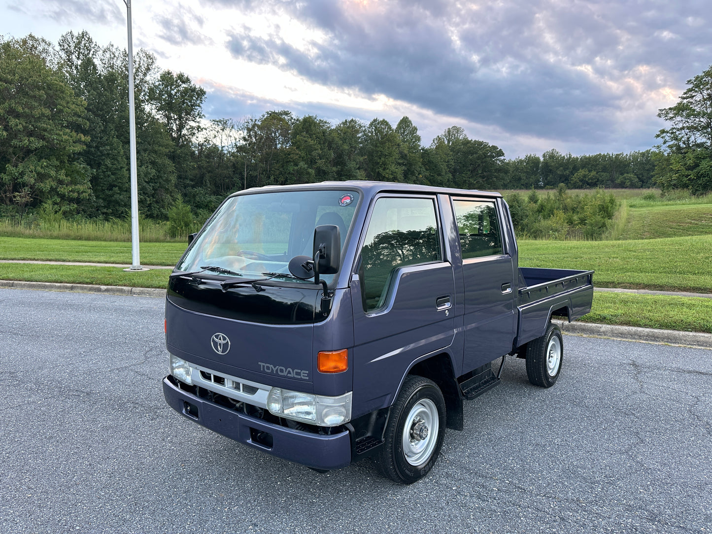 1999 TOYOTA TOYOACE 4WD DOUBLE CAB LY162 - DIESEL - 5 SPEED - 36k Miles — LOT#925
