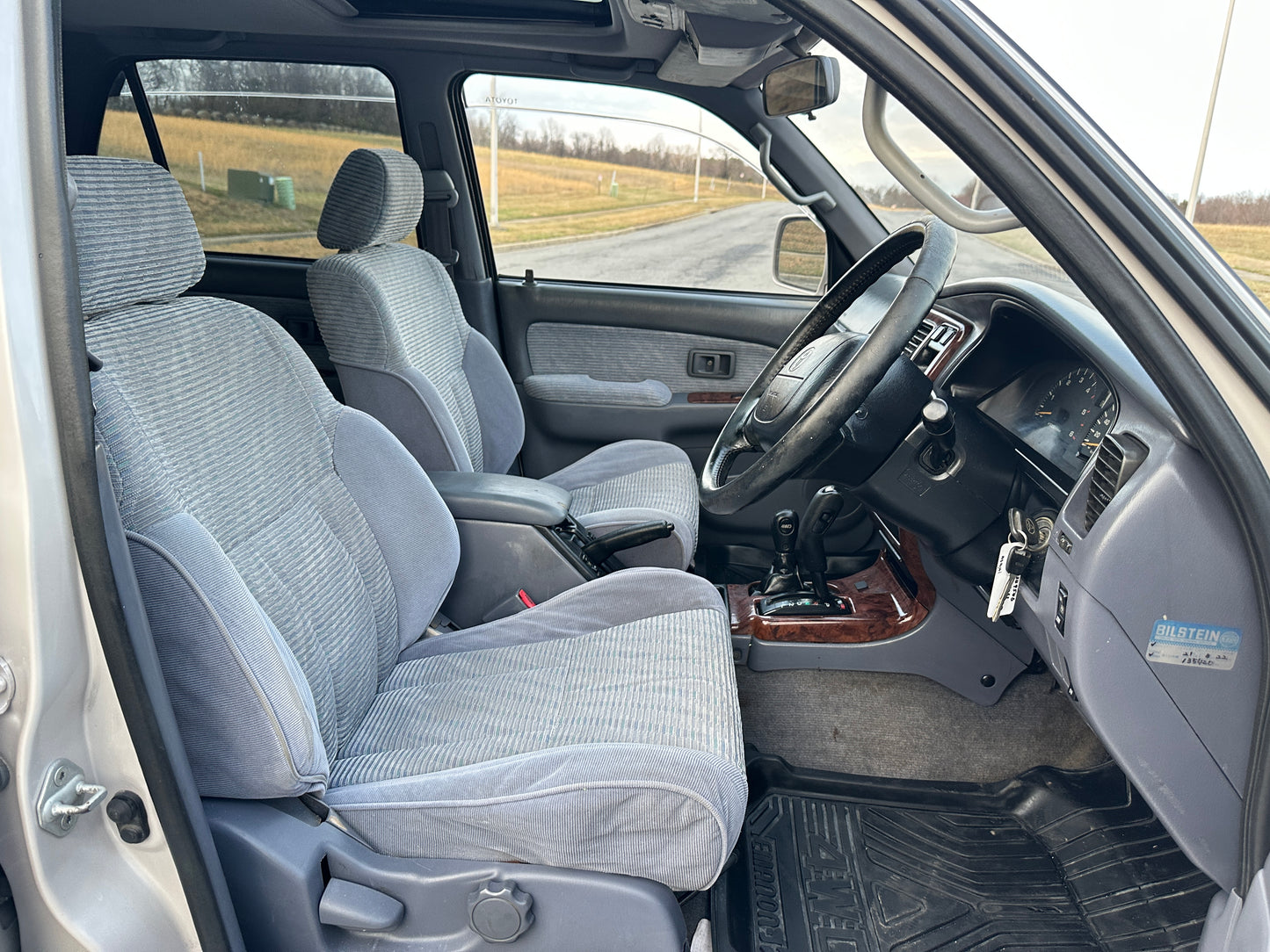 1996 Toyota Hilux Surf SSR-G 4X4 - INTERCOOLED TURBO DIESEL — LOT#822