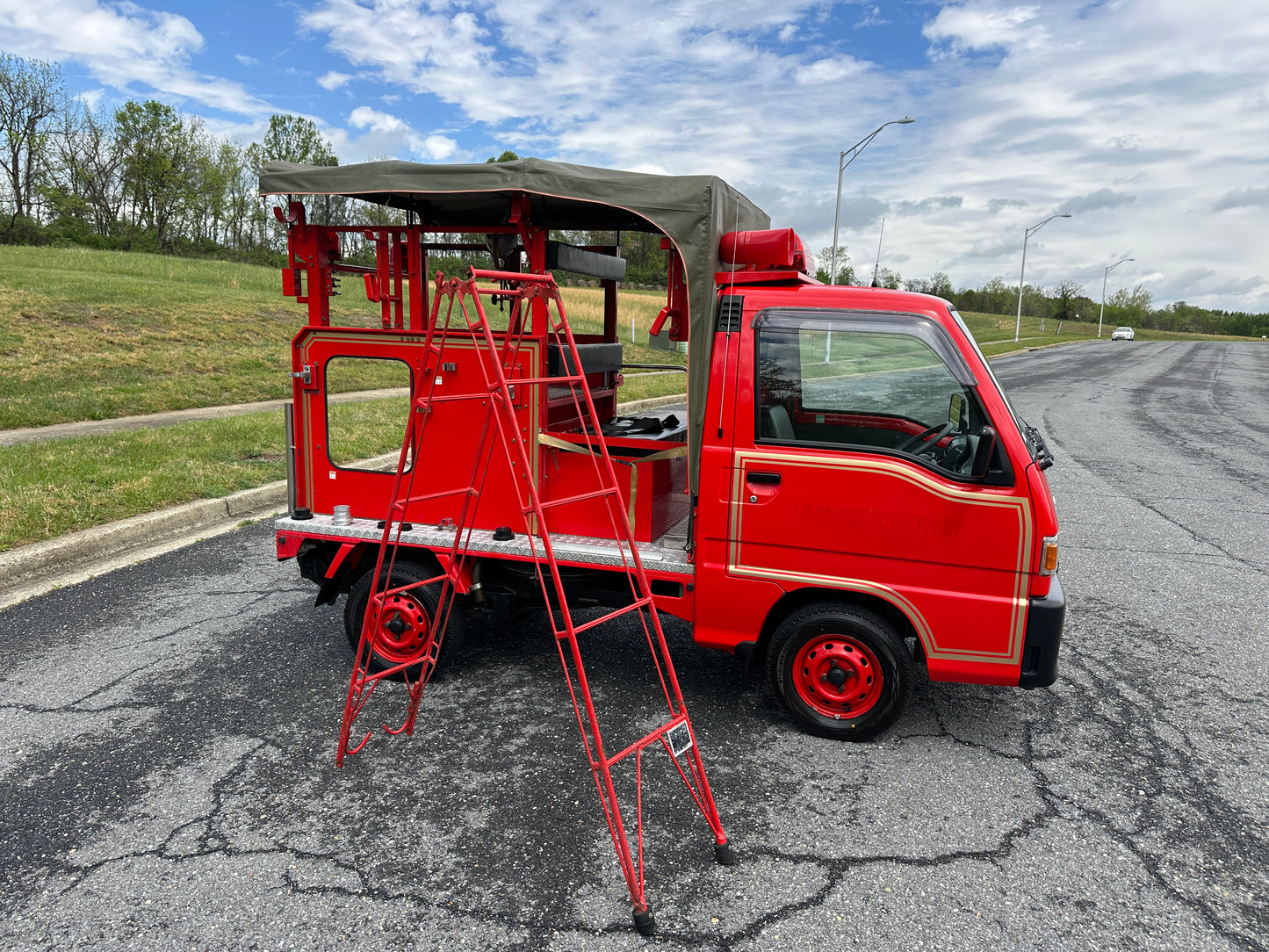 1998 SUBARU SAMBAR FIRE TRUCK 4WD V-KS4 - 10,525 MILES - WORKING SIREN, EMERGENCY LIGHTS & PA SYSTEM — LOT#884