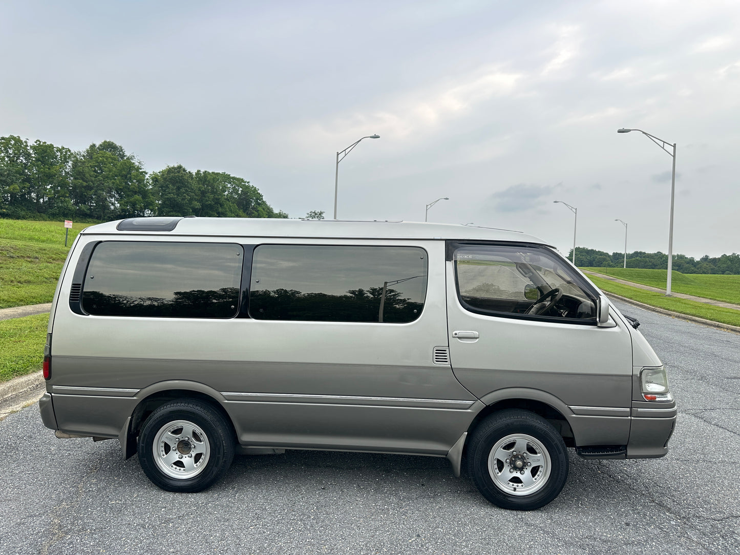 1998 TOYOTA HIACE SUPER CUSTOM LIMITED 4WD - TURBO DIESEL - LOT#910