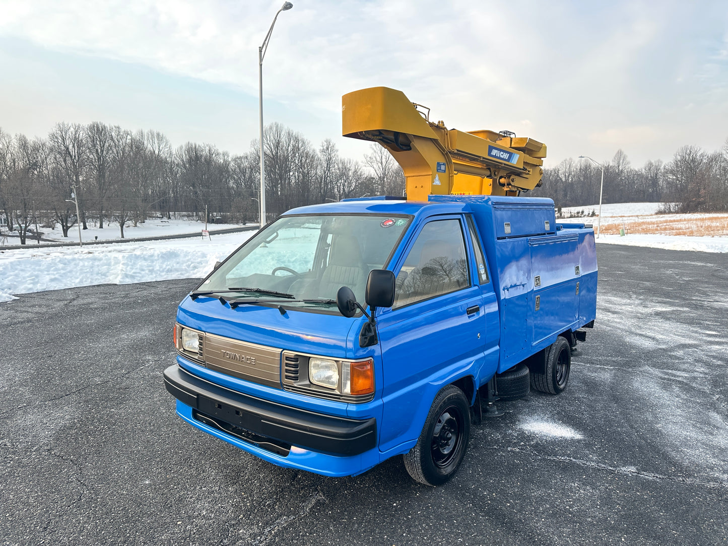 1991 TOYOTA TOWNACE AICHI BUCKET TRUCK - DIESEL — LOT#784