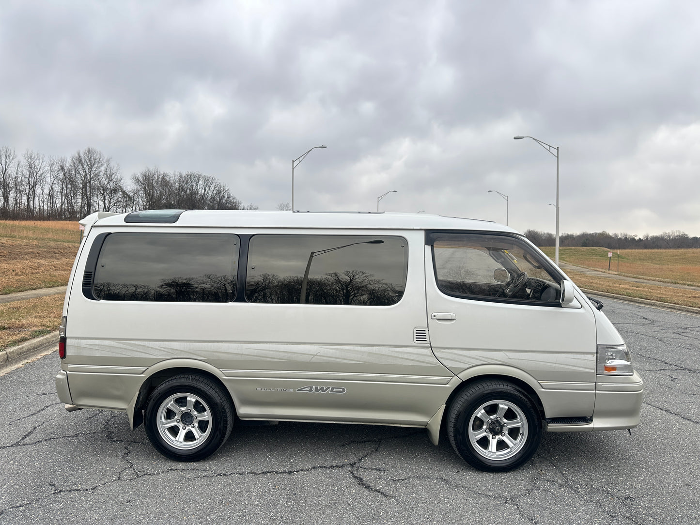 1999 TOYOTA HIACE SUPER CUSTOM LIVING SALOON EX 4WD — INTERCOOLER TURBO DIESEL — LOT#719