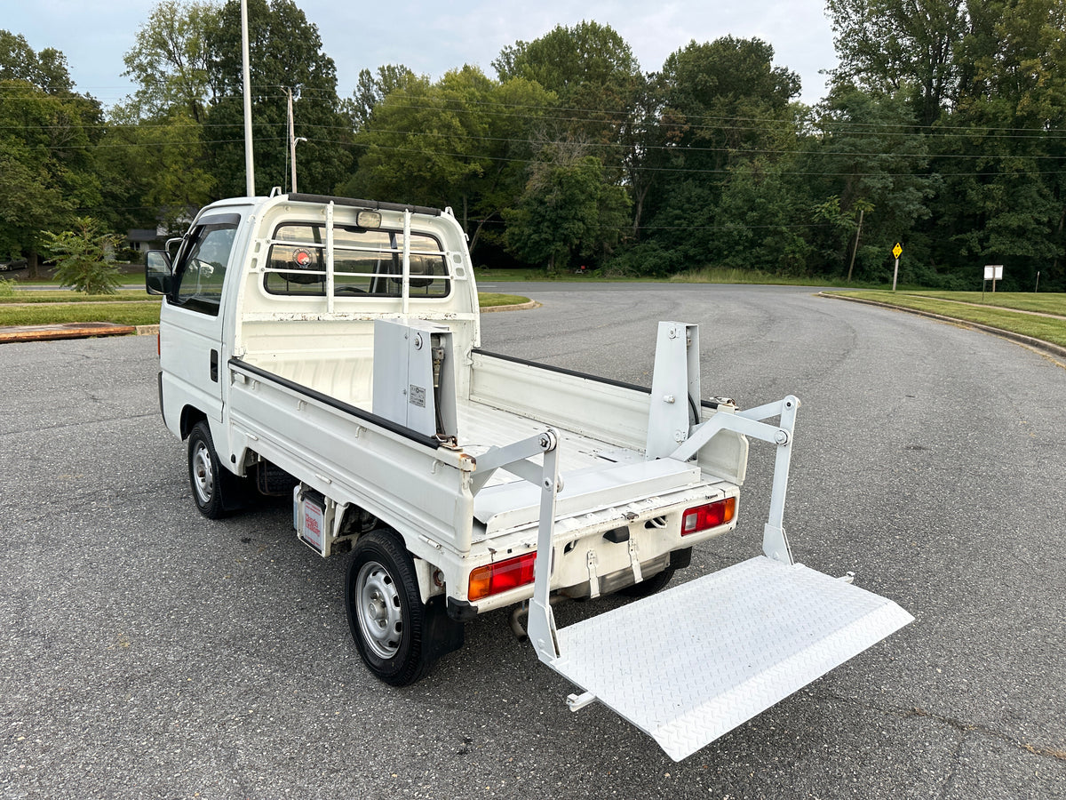1993 HONDA ACTY SDX 4WD LIFTGATE TRUCK - 5 Speed — LOT#918
