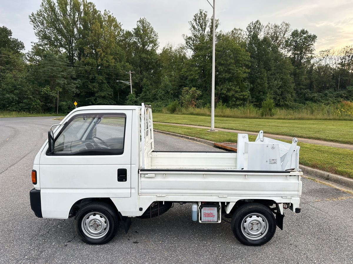 1993 HONDA ACTY SDX 4WD LIFTGATE TRUCK - 5 Speed — LOT#918