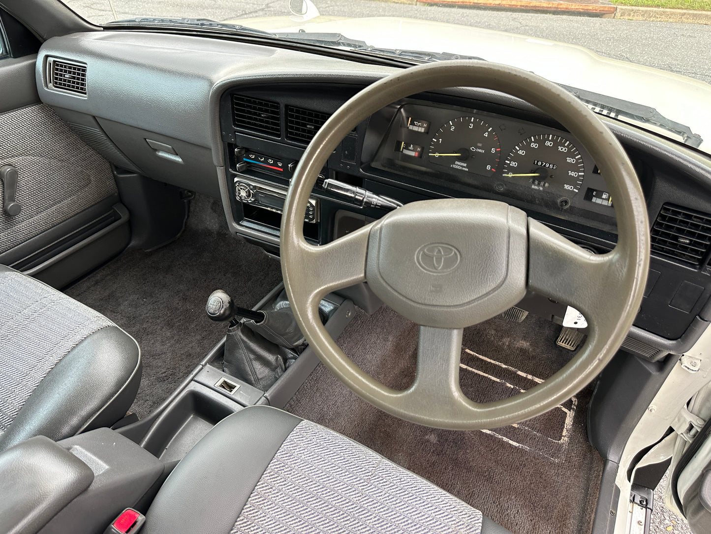 1992 TOYOTA HILUX SSR LN107 DOUBLE CAB PICKUP - DIESEL - 4x4 - 5 SPEED MANUAL - FULLY SERVICED - LOT#757