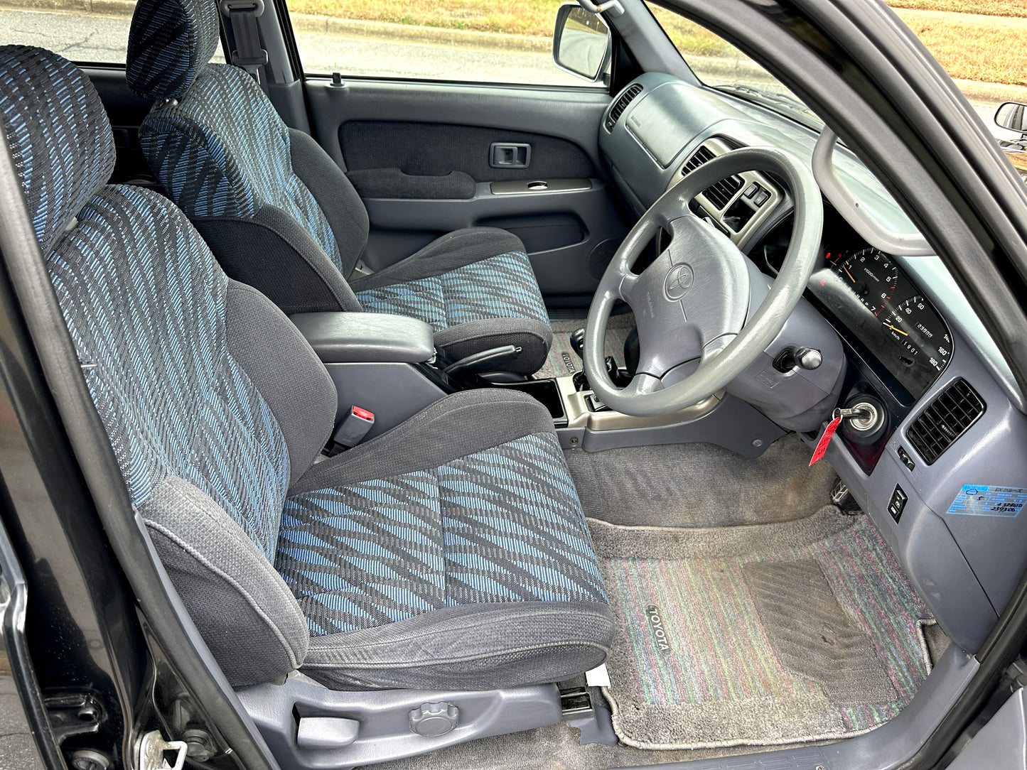 1998 TOYOTA HILUX SURF SSR-V LIMITED RZN185