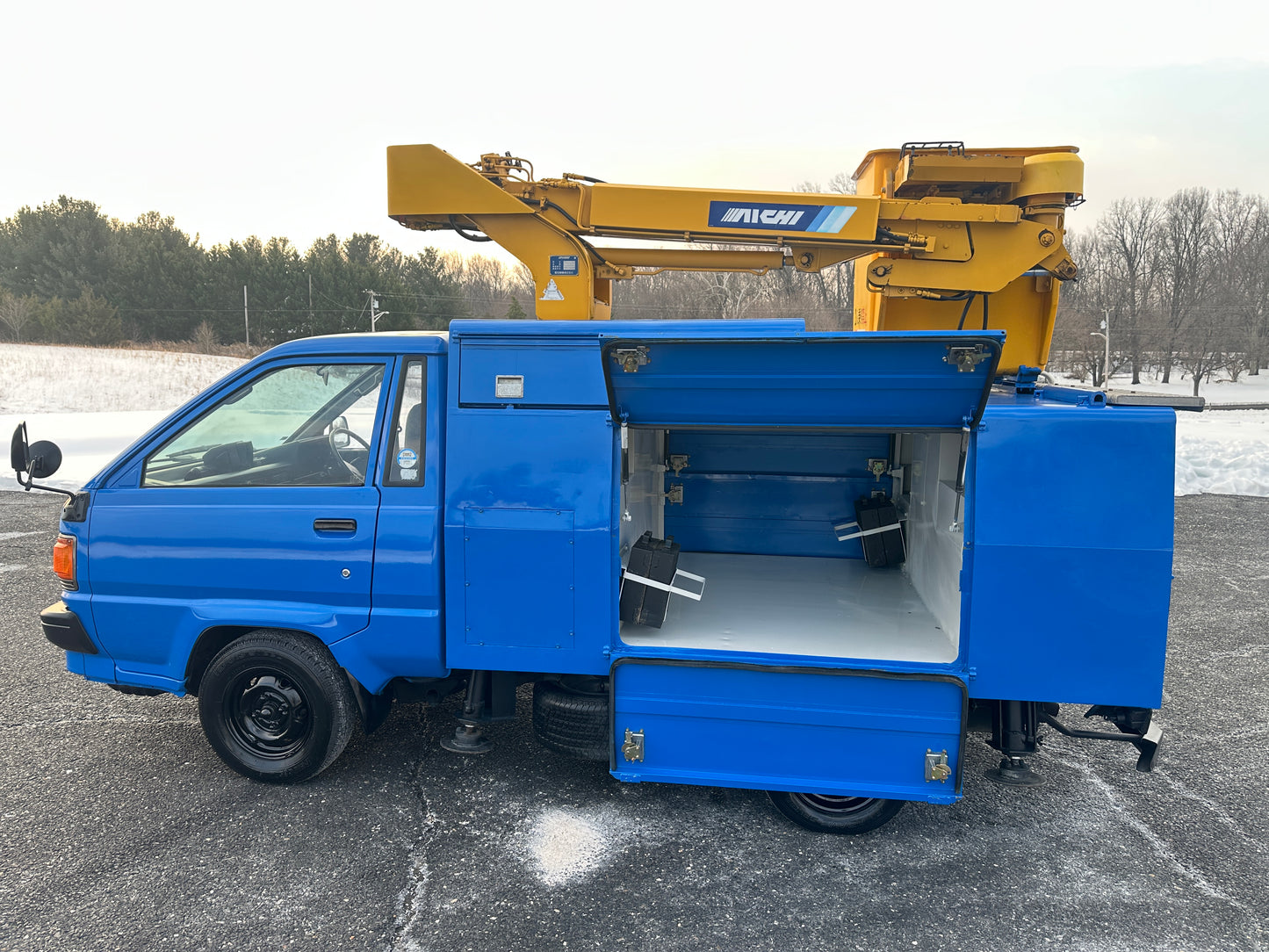 1991 TOYOTA TOWNACE AICHI BUCKET TRUCK - DIESEL — LOT#784