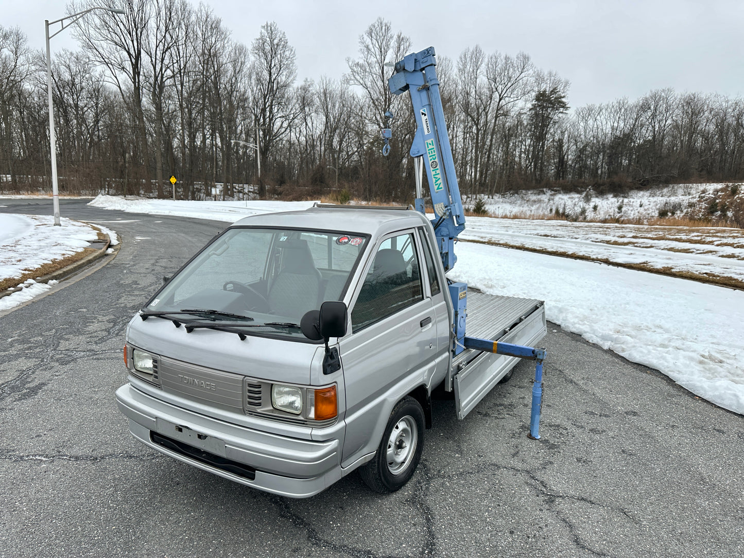 1996 TOYOTA TOWNACE CRANE TRUCK - DIESEL - A/C - 14k Miles — LOT#726