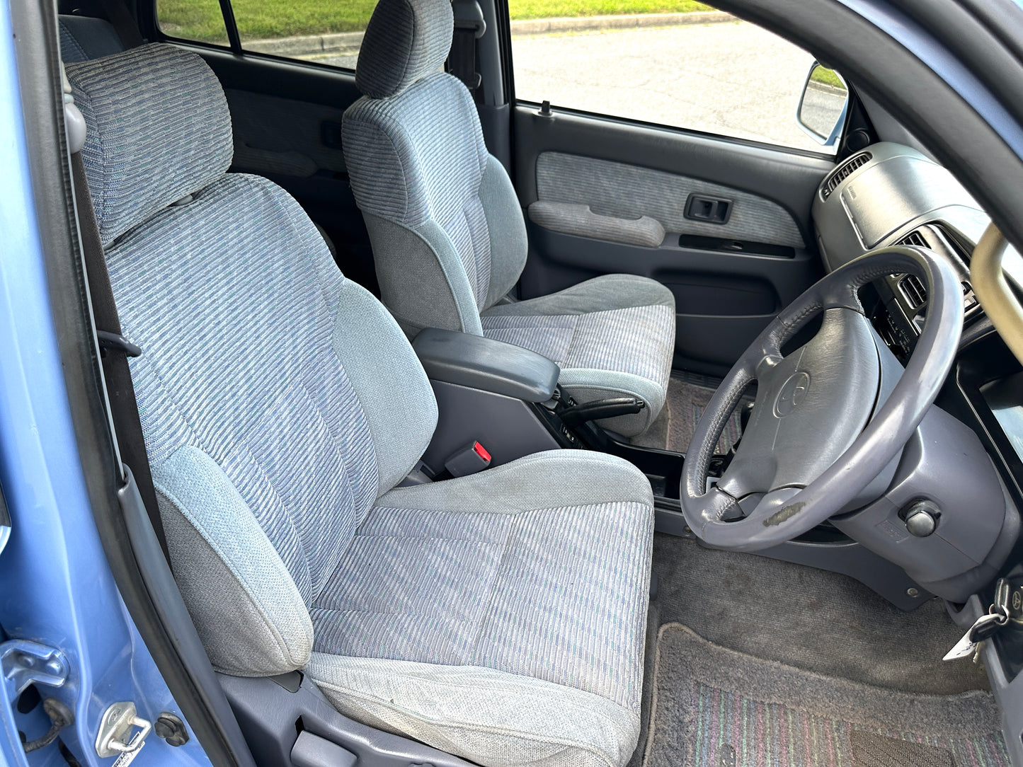 1998 TOYOTA HILUX SURF SSR-G VZN185 — V6 Gasoline - 98k Miles — LOT#607