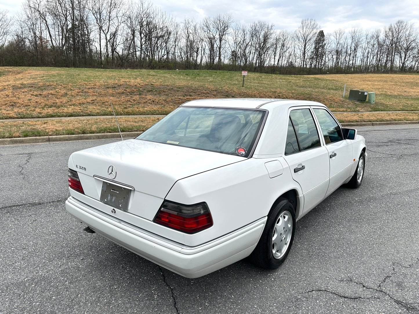 1995 JAPANESE MARKET MERCEDES BENZ E320 SEDAN