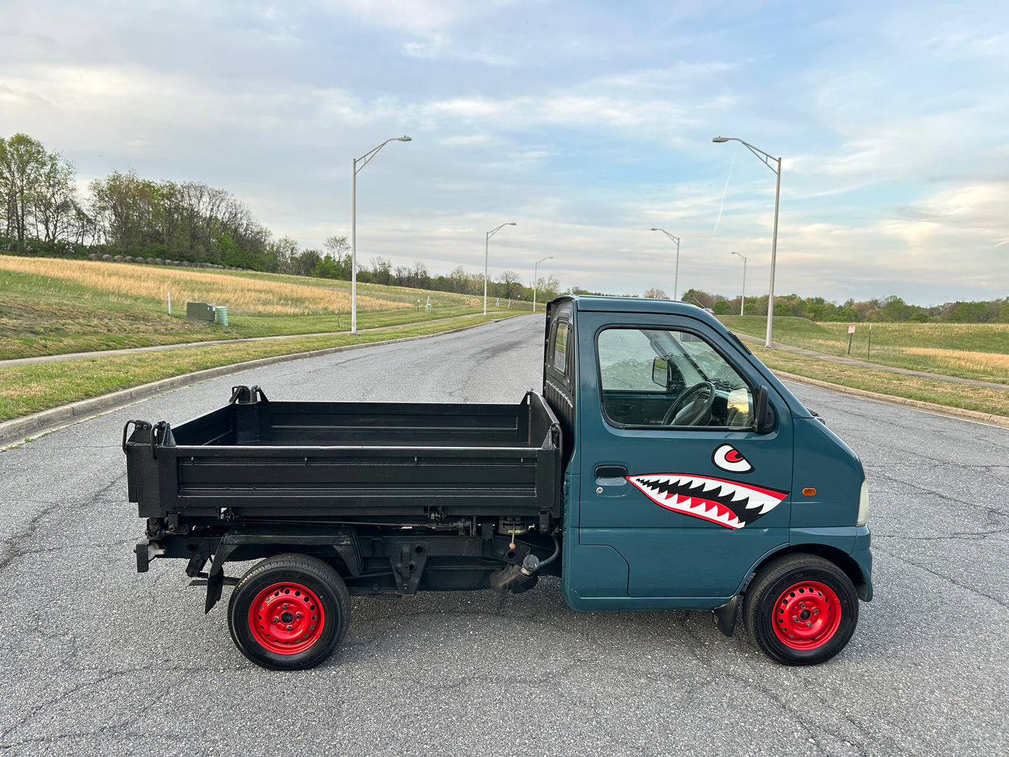 2000 SUZUKI CARRY 3-WAY DUMP TRUCK - 4WD - FUEL INJECTED- A/C - CUSTOM PAINTED — LOT#774