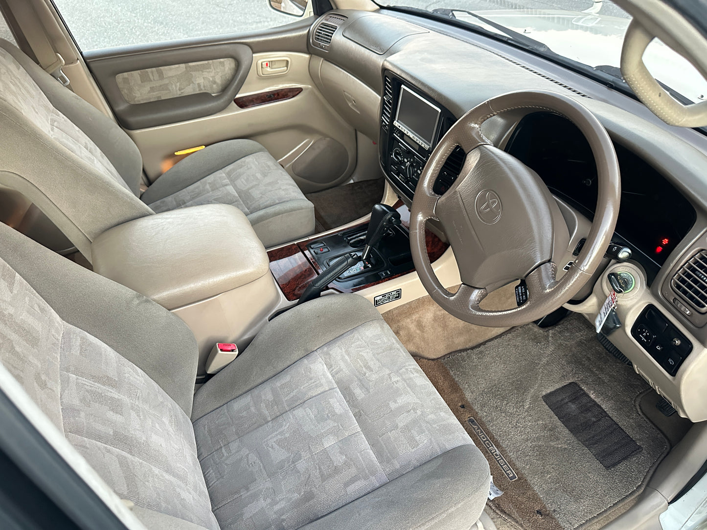 2000 TOYOTA LAND CRUISER VX LIMITED 4WD - “V8” GASOLINE - 82,661 MILES — LOT#724