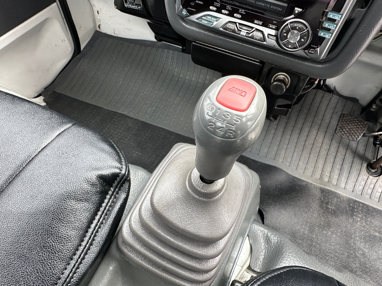 1998 SUBARU SAMBAR SPECIAL 4WD - A/C — LOT#668