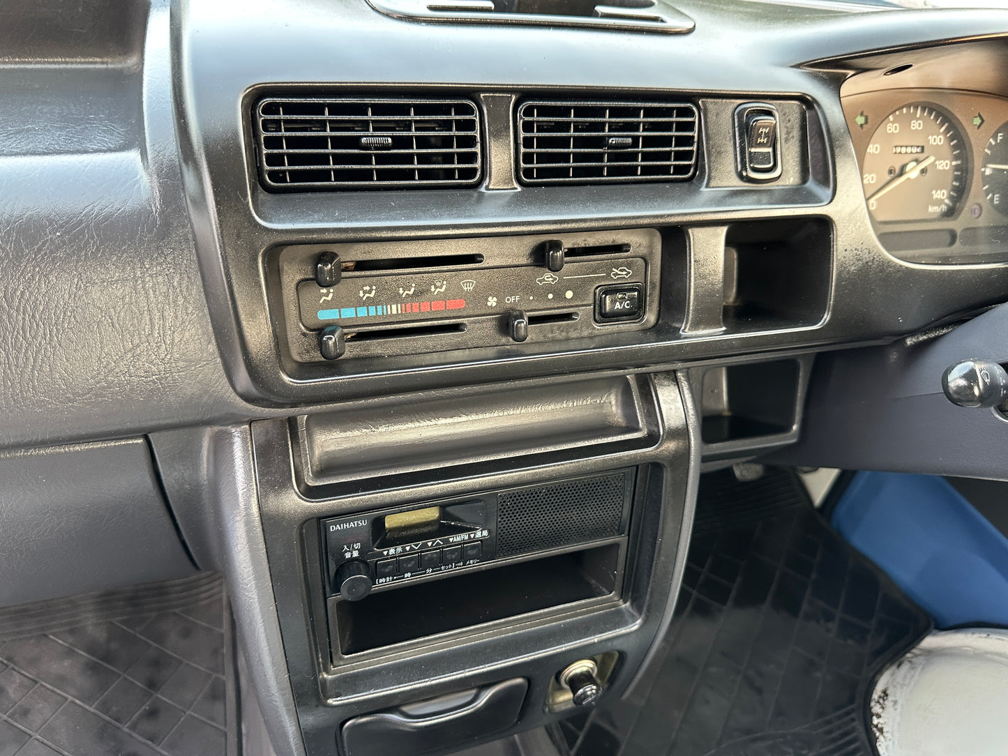 1999 DAIHATSU HIJET GD-S210P 4WD - FUEL INJECTED - 5 SPEED - A/C - CUSTOM PAINTJOB — LOT#890