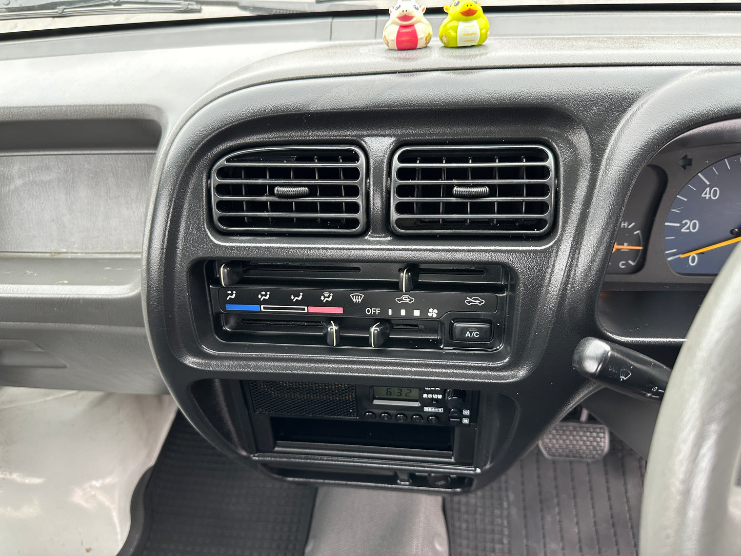 2000 SUZUKI CARRY - AUTOMATIC TRANSMISSION - A/C - 35k Miles — LOT#698