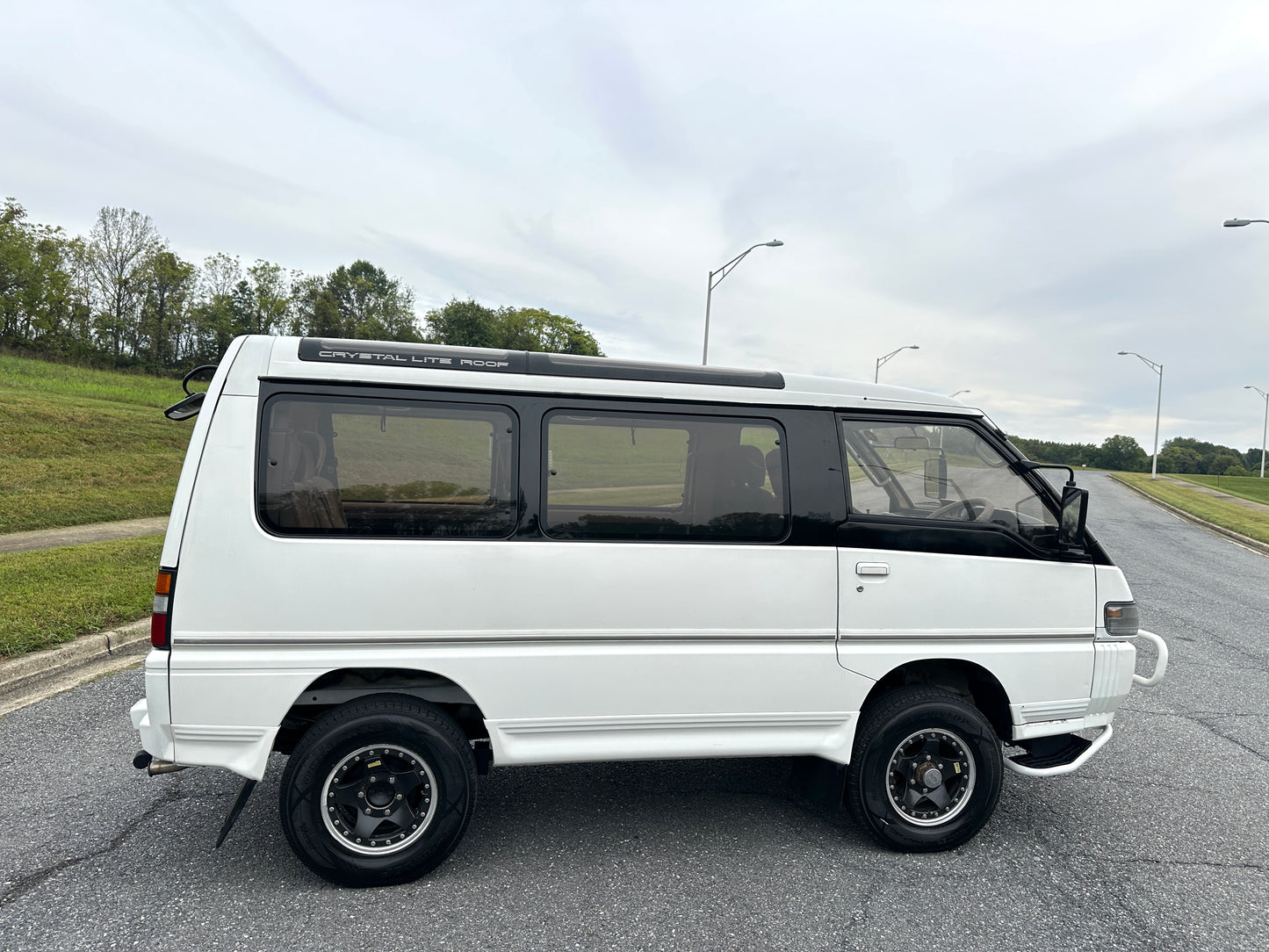 1991 MITSUBISHI DELICA STAR WAGON 4WD SUPER EXCEED - TURBO DIESEL - 60k Miles — LOT#654