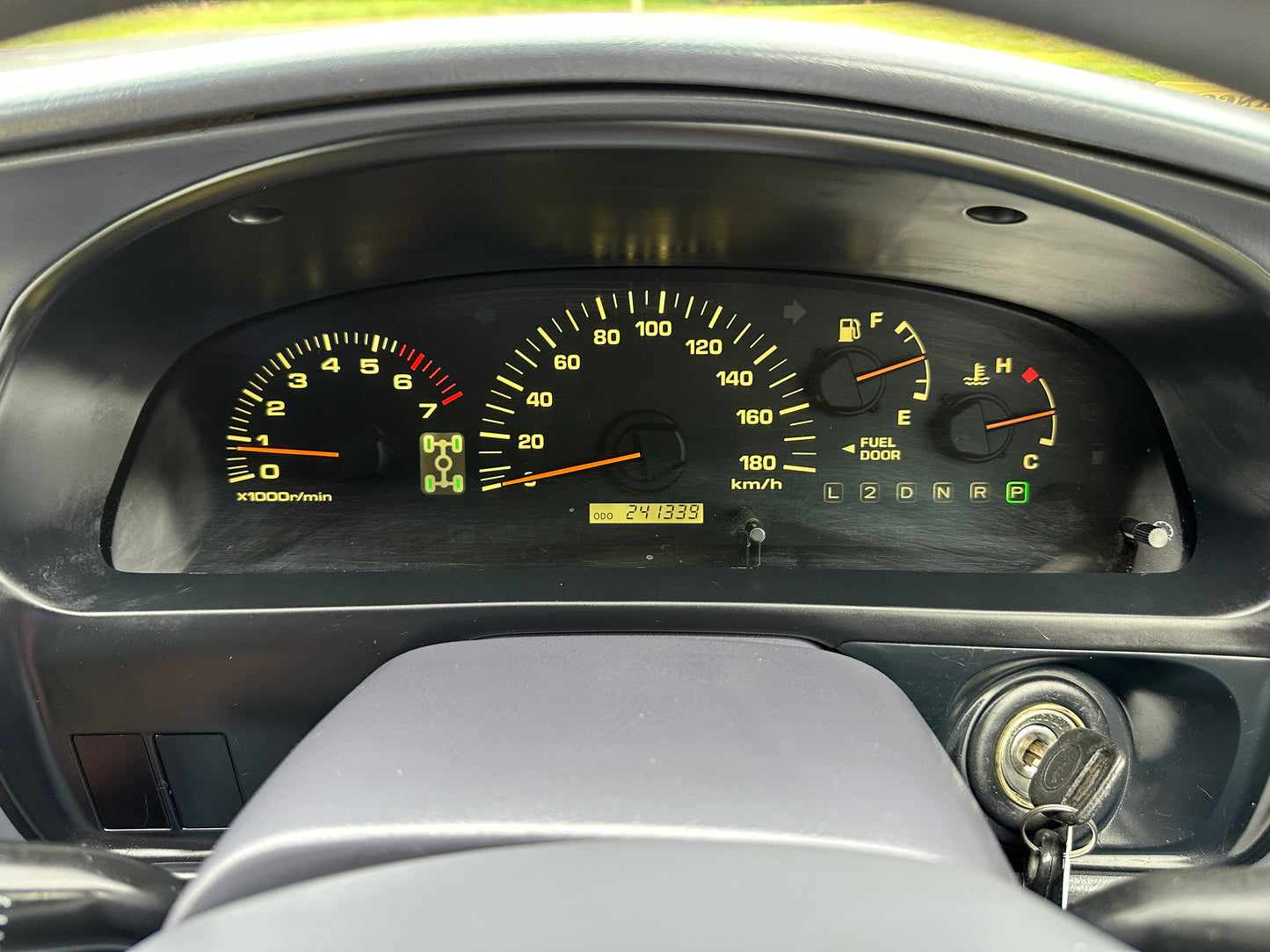 1998 TOYOTA HILUX SURF SSR-X LIMITED 4WD - 4 Cylinder Gasoline — LOT#902