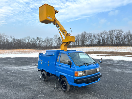 1991 TOYOTA TOWNACE AICHI BUCKET TRUCK - DIESEL — LOT#784