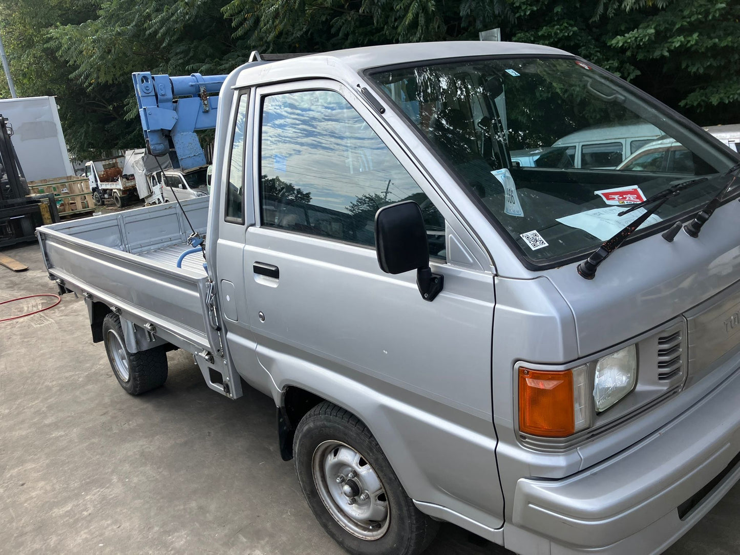 1996 TOYOTA TOWNACE CRANE TRUCK - DIESEL - 14k MILES
