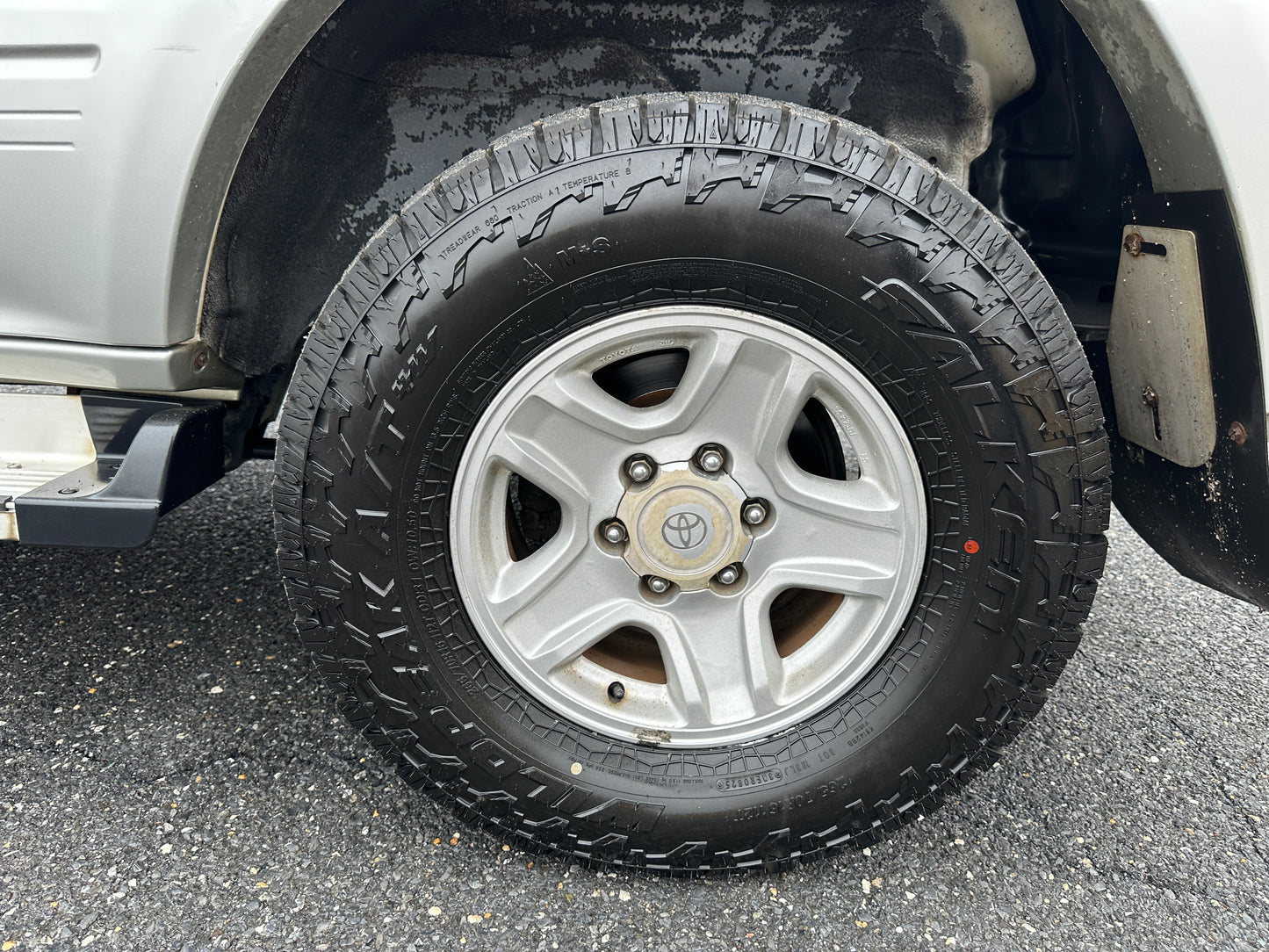 1999 Toyota Land Cruiser Prado TX Limited 4WD - 4 Cylinder Gasoline — LOT#686